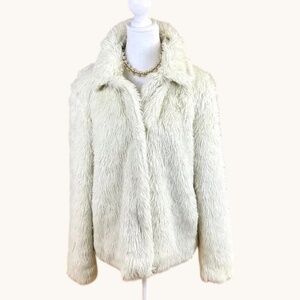 Black Rivet Faux Fur JacketCream (L)
